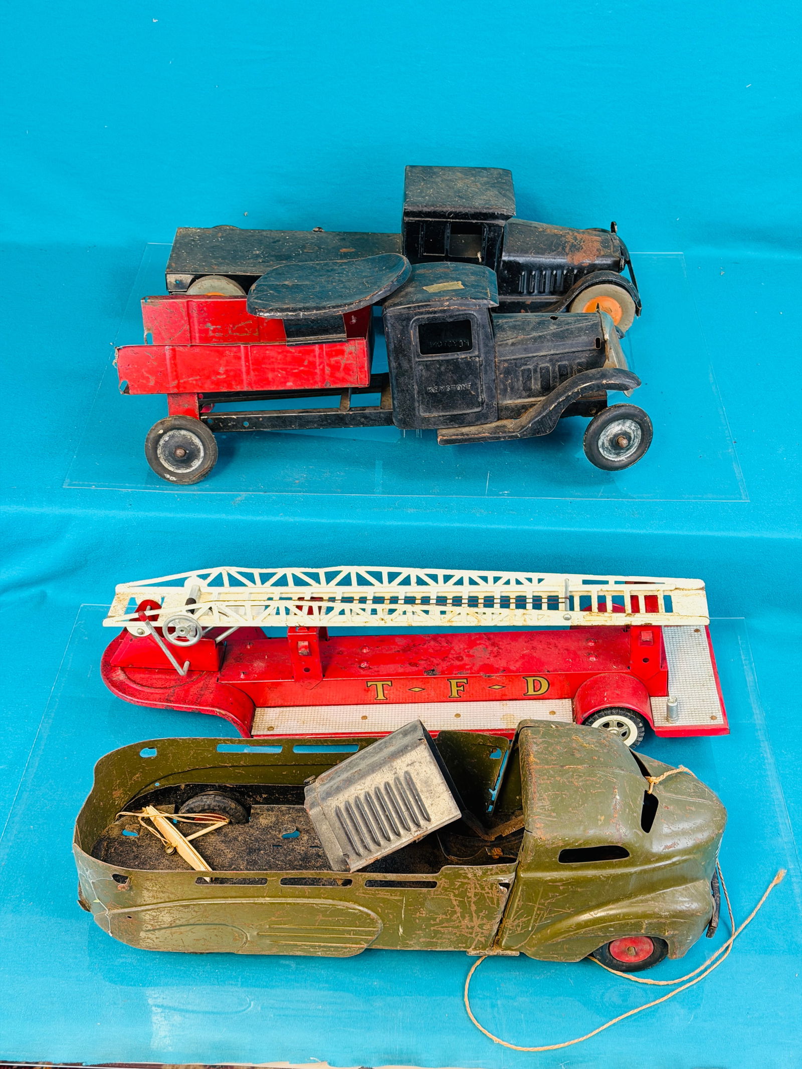 Lot 4 Pressed Steel Toy Trucks (1 of 8)
