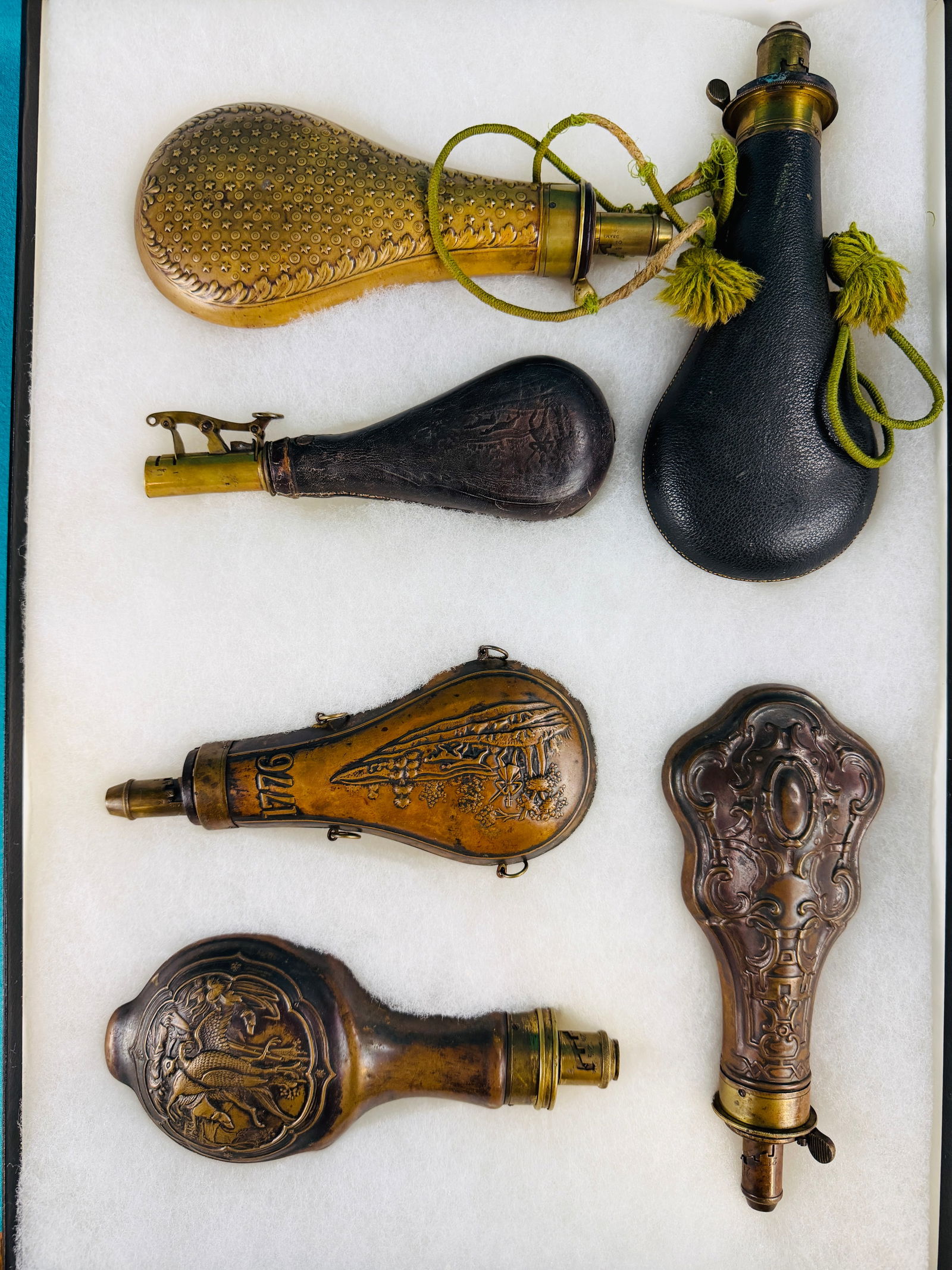 6 Antique Copper & Brass Powder Flasks Etc (1 of 20)