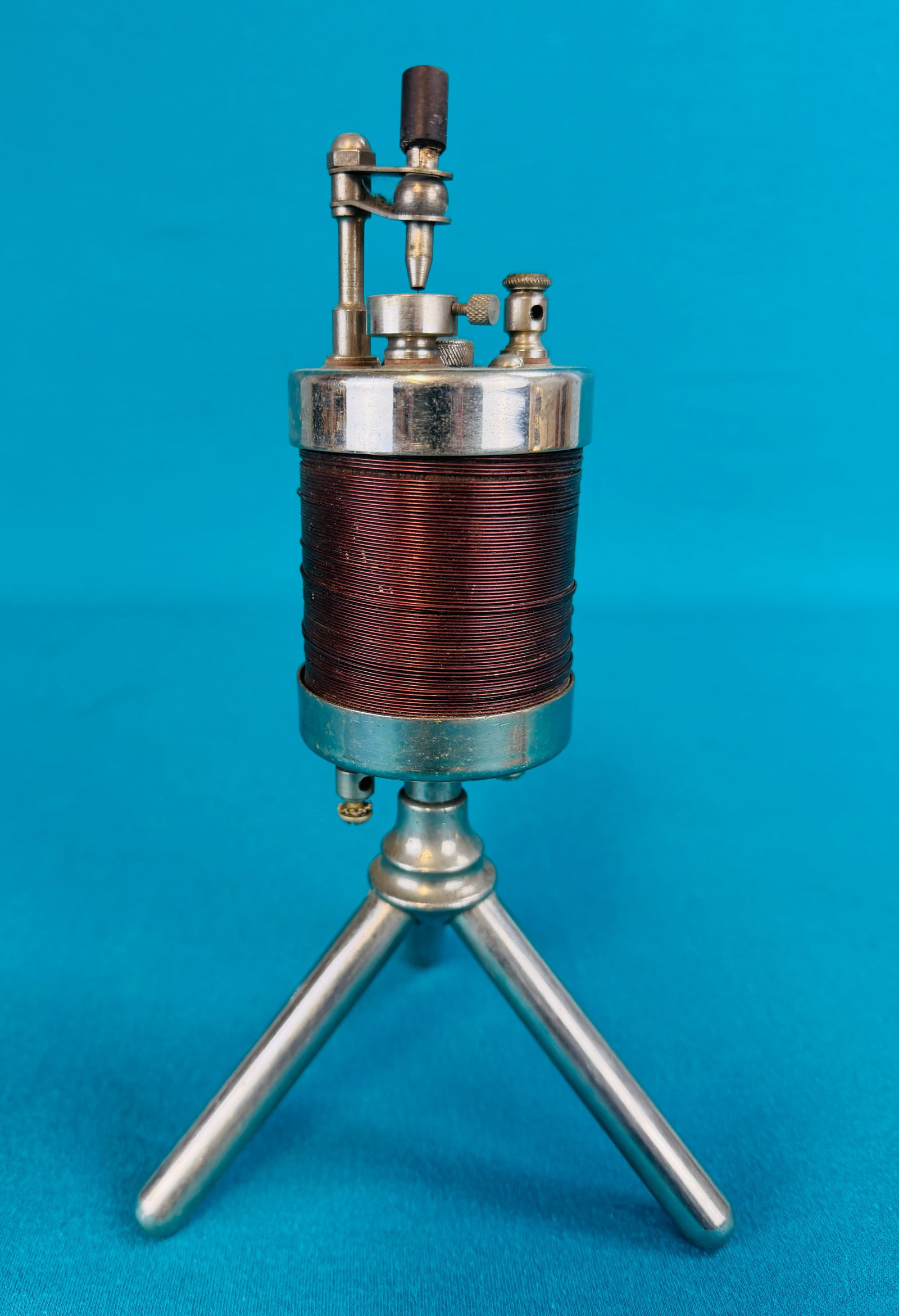 1920's The Little Gem Crystal Radio: 1920's The Little Gem crystal radio which was made by the U.S.Co Inc of Newark New Jersey. Crystal radio measures approximately 9" tall and is in nice condition as shown. In house shipping available o