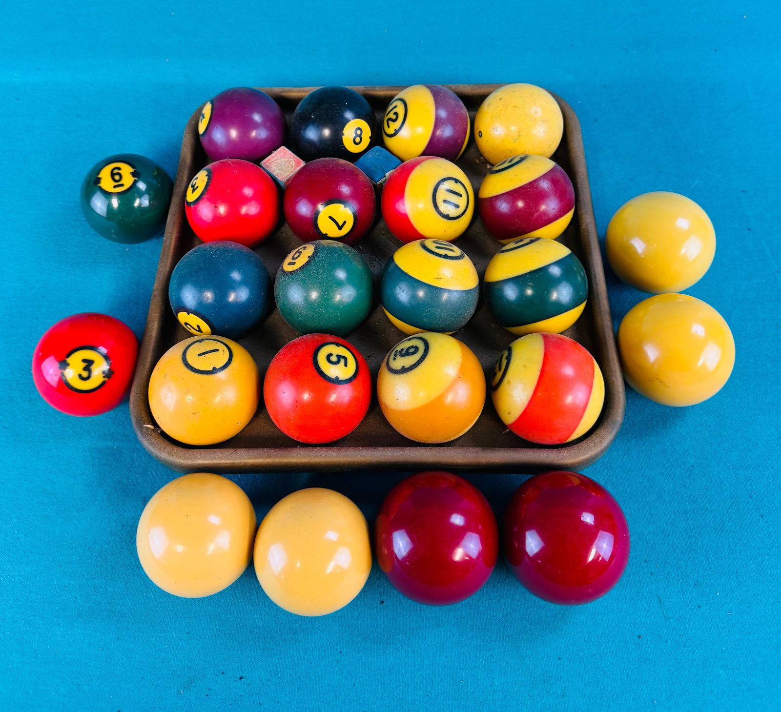 Vintage Brunswick Billiard / Pool Balls (1 of 2)