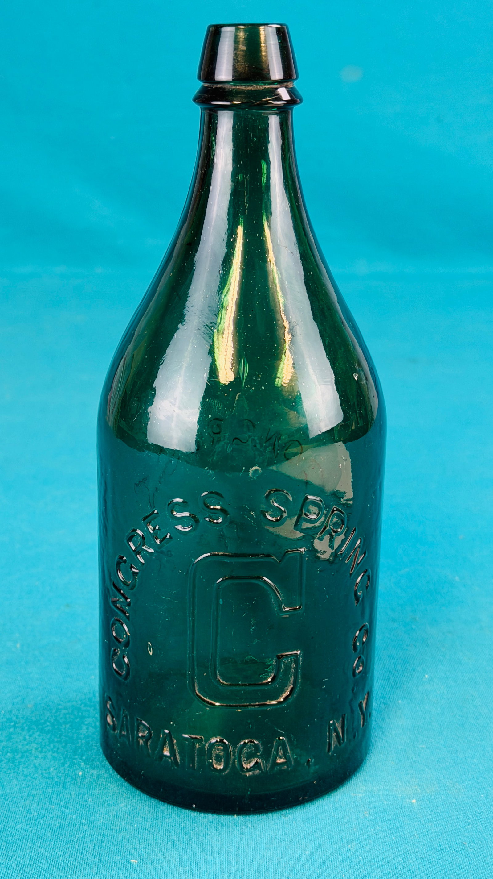 Quart Congress Spring Saratoga Mineral Water: Quart sloping shoulder quart Saratoga mineral water bottle from the Congress Spring Saratoga New York. Bottle was blown in mold with a applied sloping collar lip. Condition - very nice condition just 