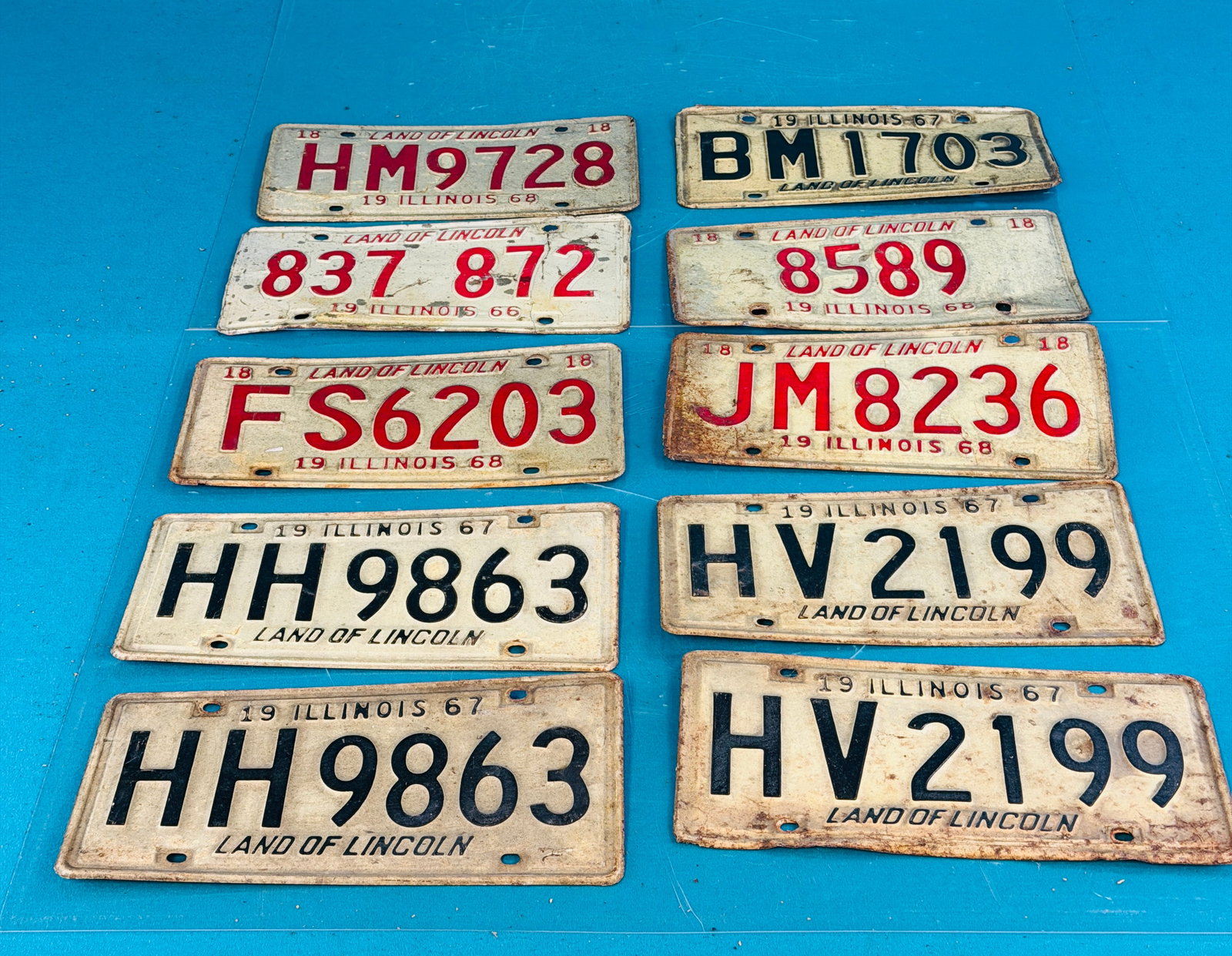 Lot 10 1960's Illinois License Plates Incl 2 Pair: Lot of ten 1960's Illinois license plates which includes two pair. Condition - is as shown. In house shipping is available on this lot. Approximate weight is 6 pounds.
