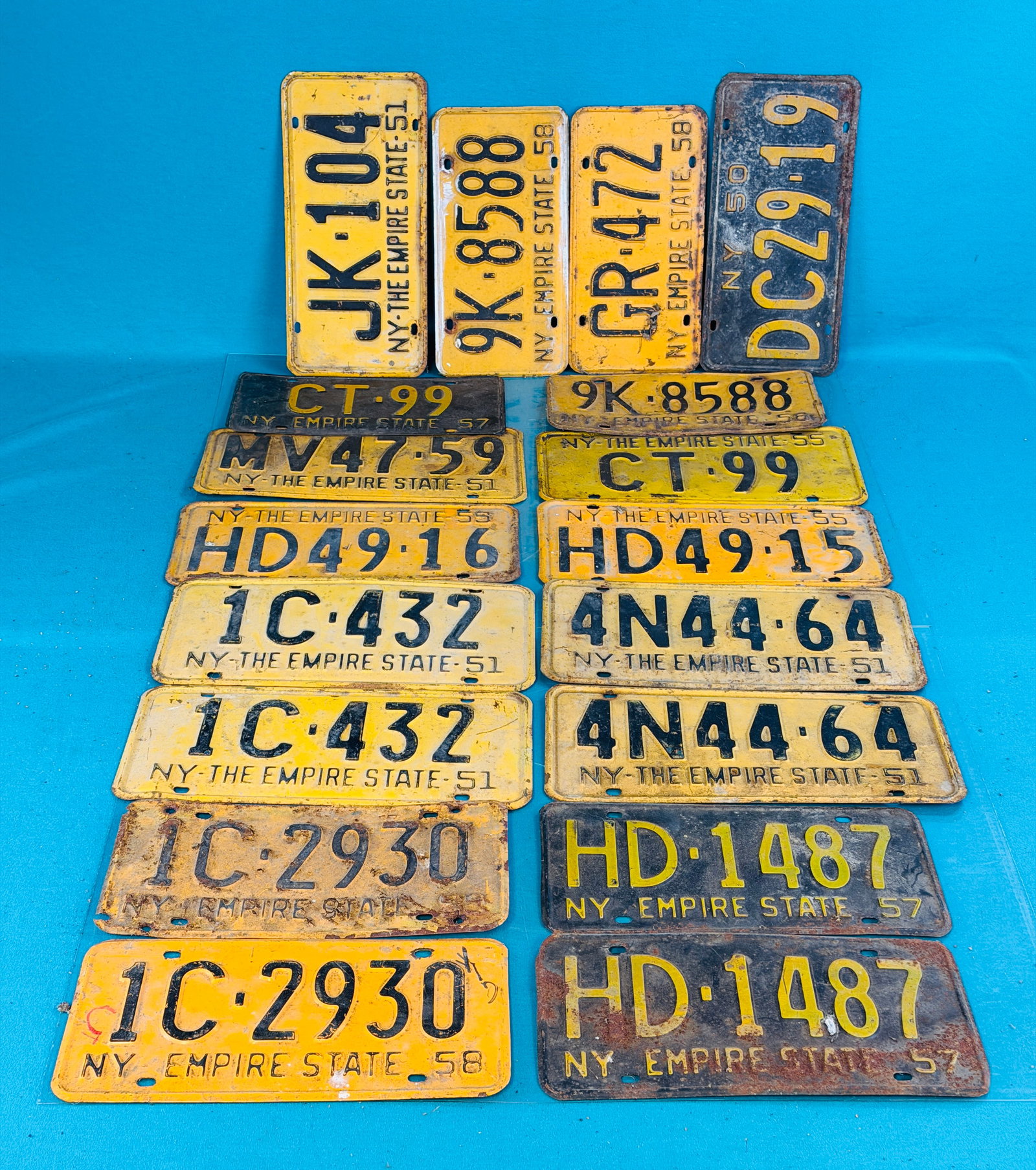 Lot 18 NYS 1950's License Plates Incl 4 Pair: Lot of eighteen New York State 1950's license plates which include four pair. Condition - is as shown. In house shipping is available on this lot. Approximate weight is 15 pounds.