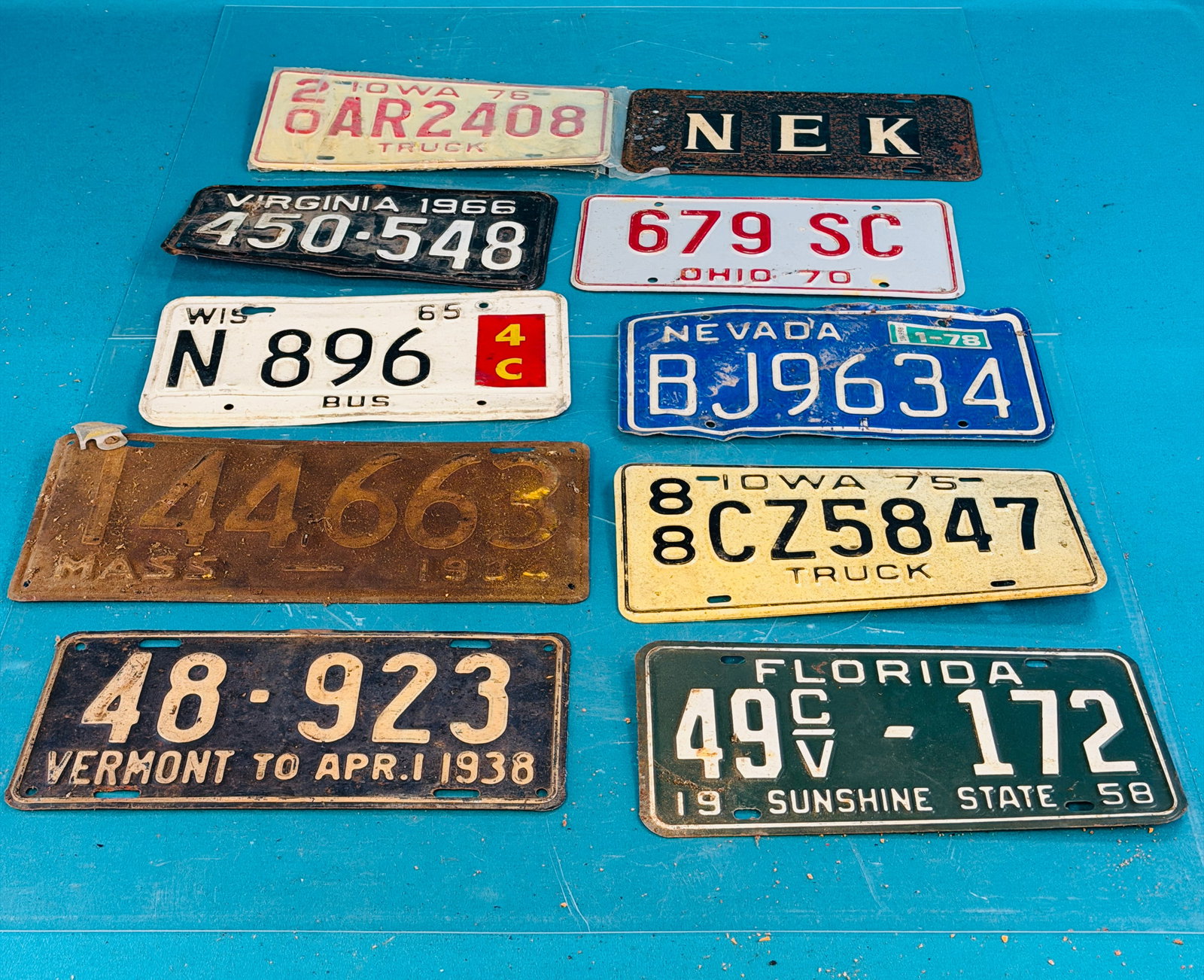Lot 11 Vintage Various States License Plates (1 of 4)