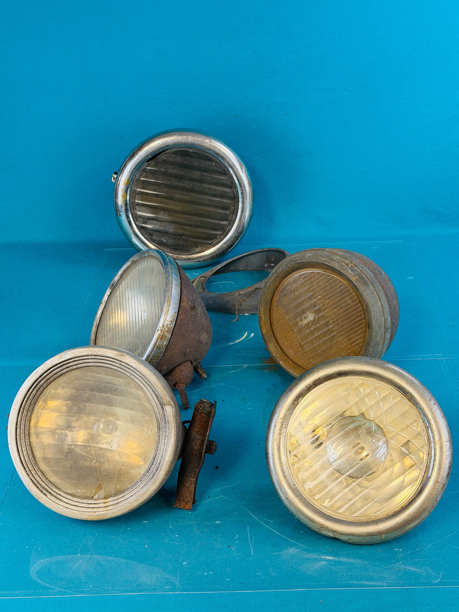 Lot 5 Assorted Early Automobile Headlights (1 of 9)