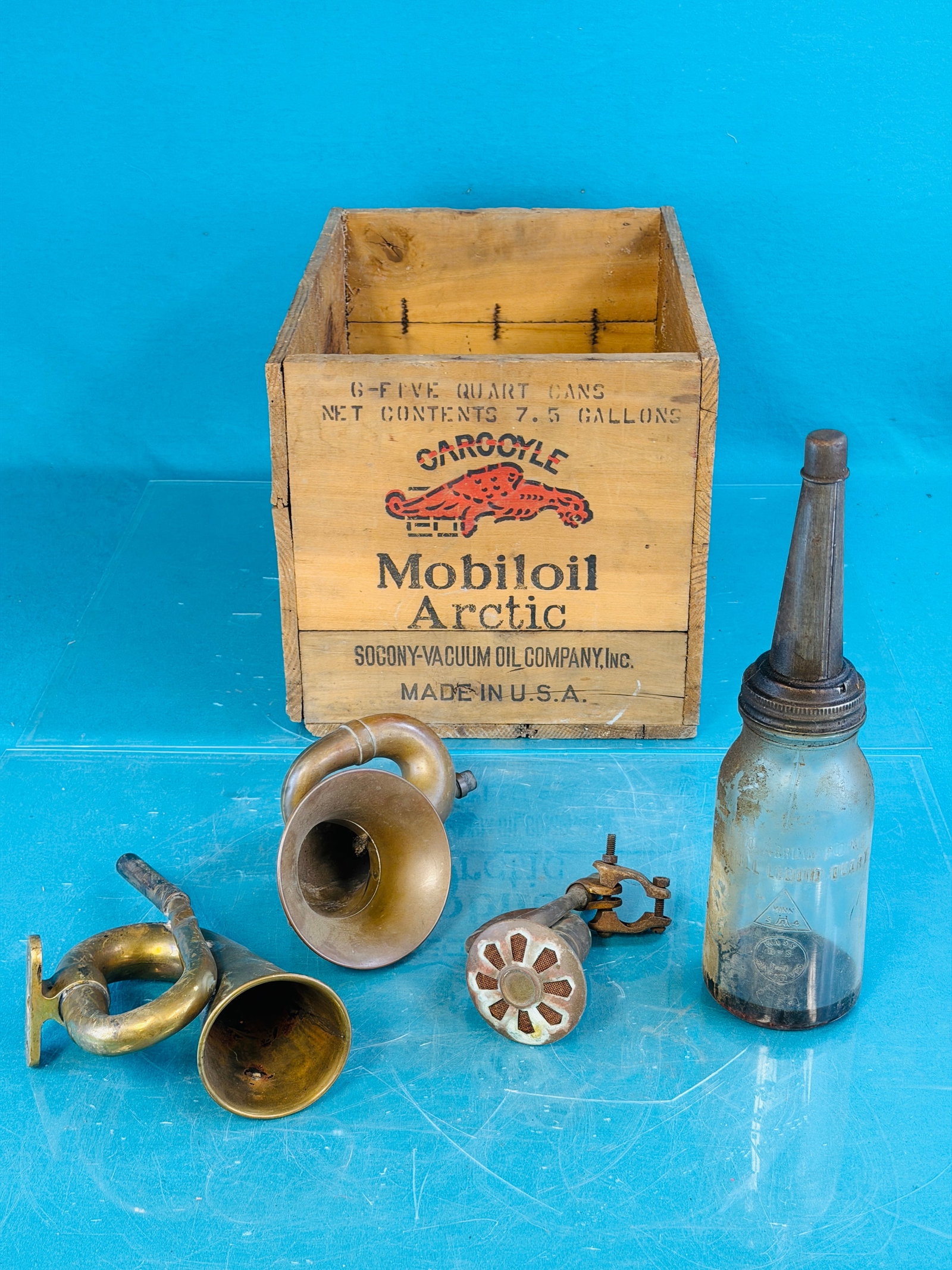 Lot Early Automotive Related Items (1 of 7)