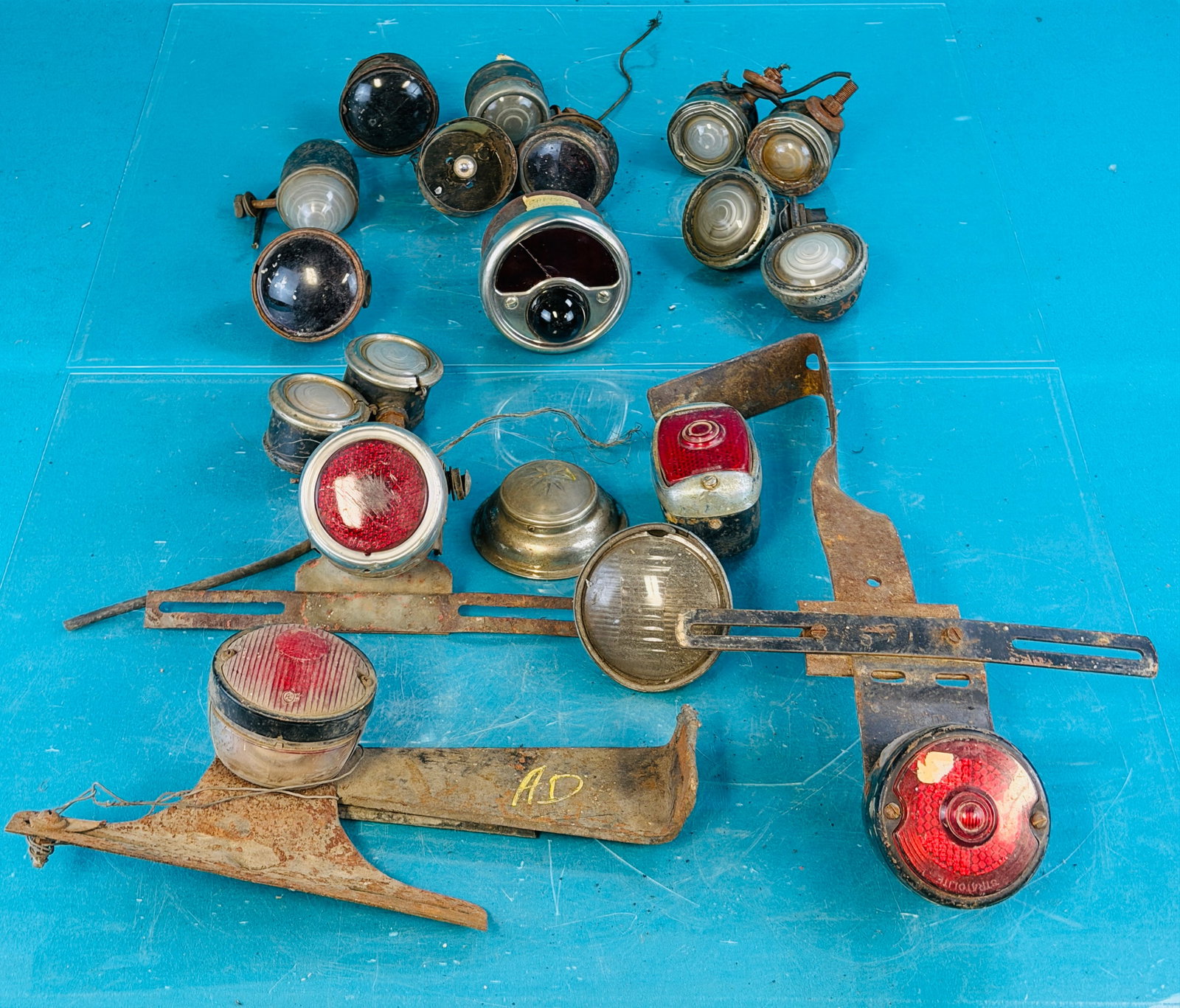 Lot Vintage & Antique Auto Tail Lights (1 of 9)