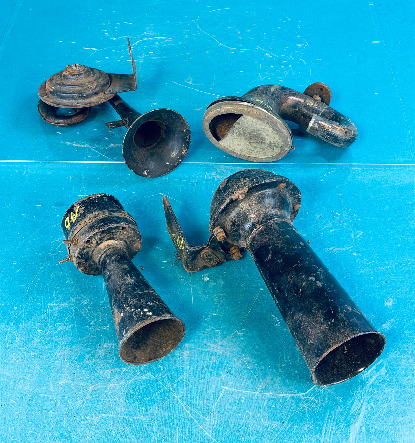 Lot 4 Antique Automobile Horns: Lot of four antique automobile horns. Condition - is as shown. No in houses shipping is available on this lot. Approximate weight is 10 pounds.