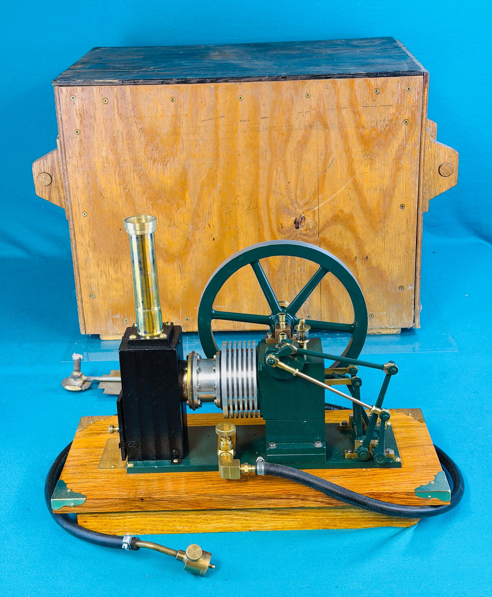 Working Model Of A Stirling Hot Air Engine (1 of 6)