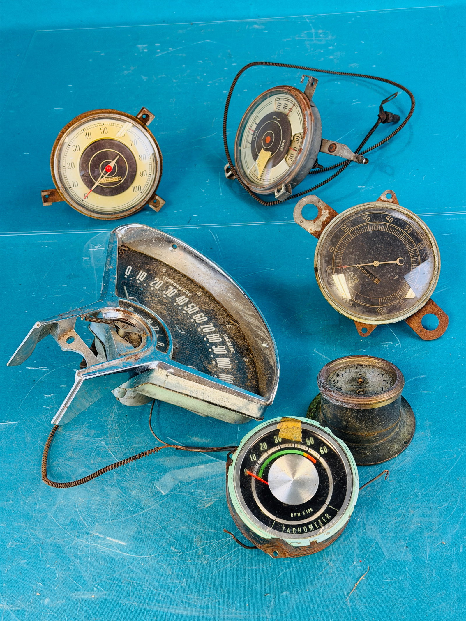 Lot Vintage Auto Parts Speedometers Etc (1 of 7)