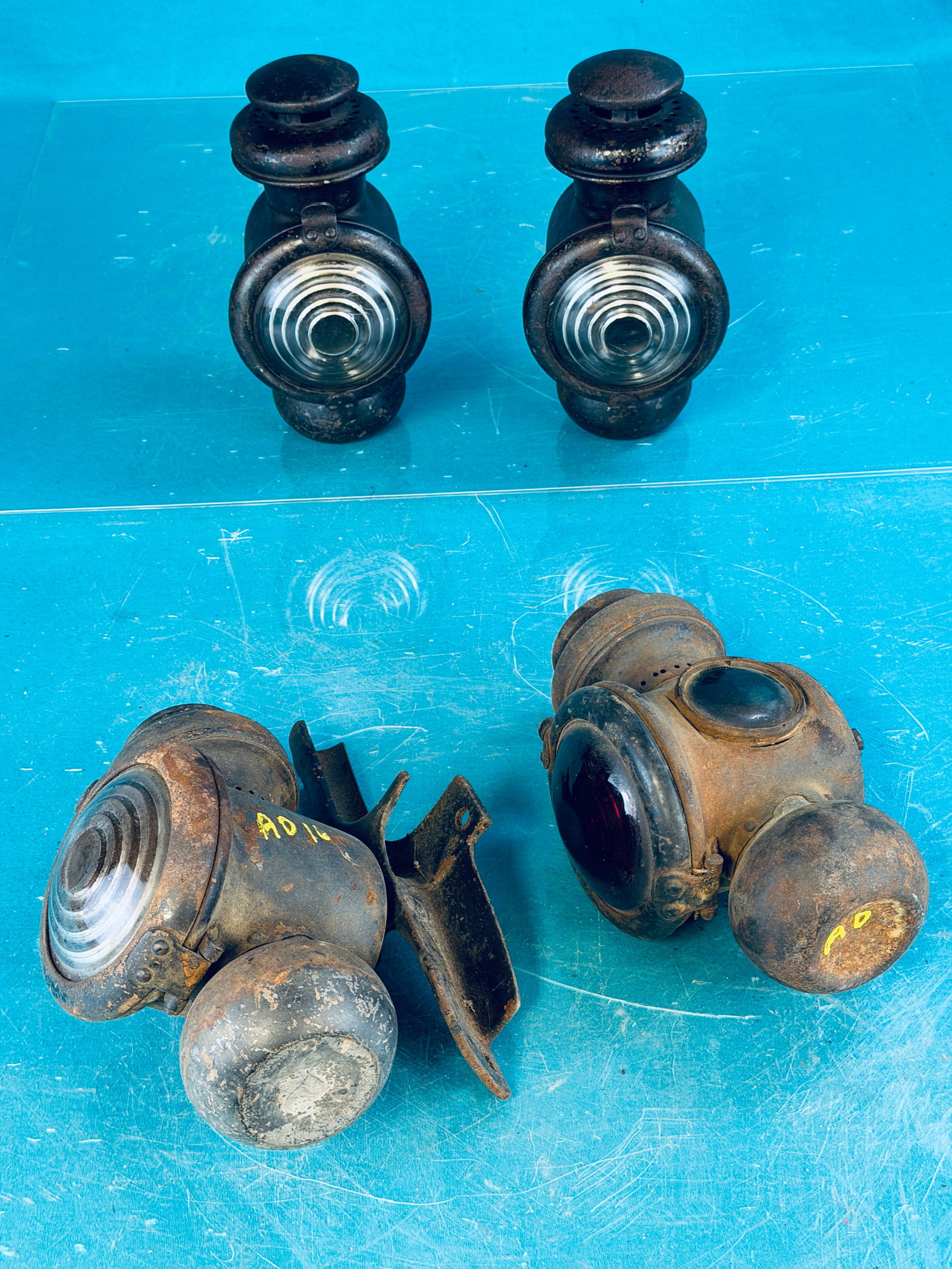 Lot 4 Model T Automobile Cowl Lights / Lamps: Lot of four Model T Ford automobile cowl lights / lamps. Condition - is as shown in need of restoration. No in house shipping is available on this lot. Approximate weight of this lot is 10 pounds