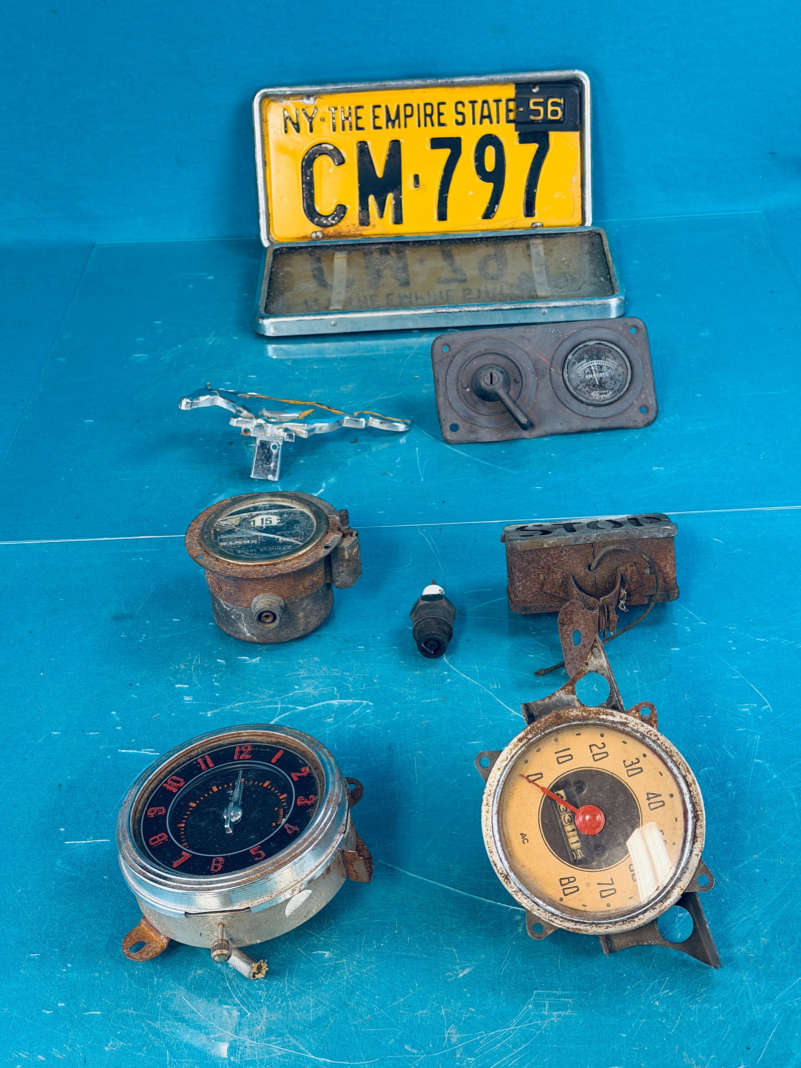 Lot Assorted Vintage Automobile Parts (1 of 9)