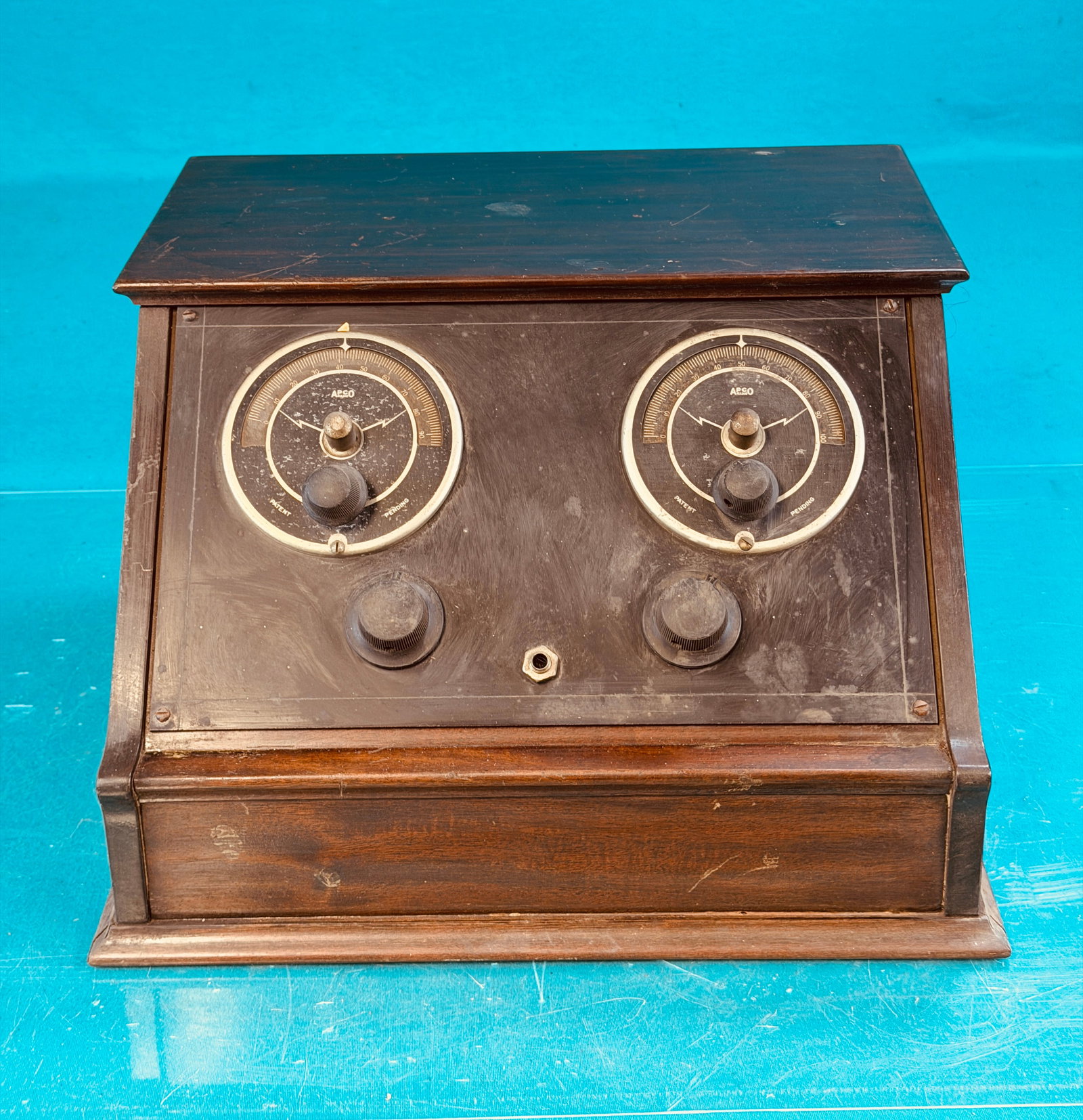 1920's Apaco Manufacturing Co Radio Receiver: 1920's Apco Manufacturing Company radio receiver which measures approximately 15" wide by 14" deep by 12" tall. Condition - as shown in need of restoration and lacks tubes. No in house shipping is ava