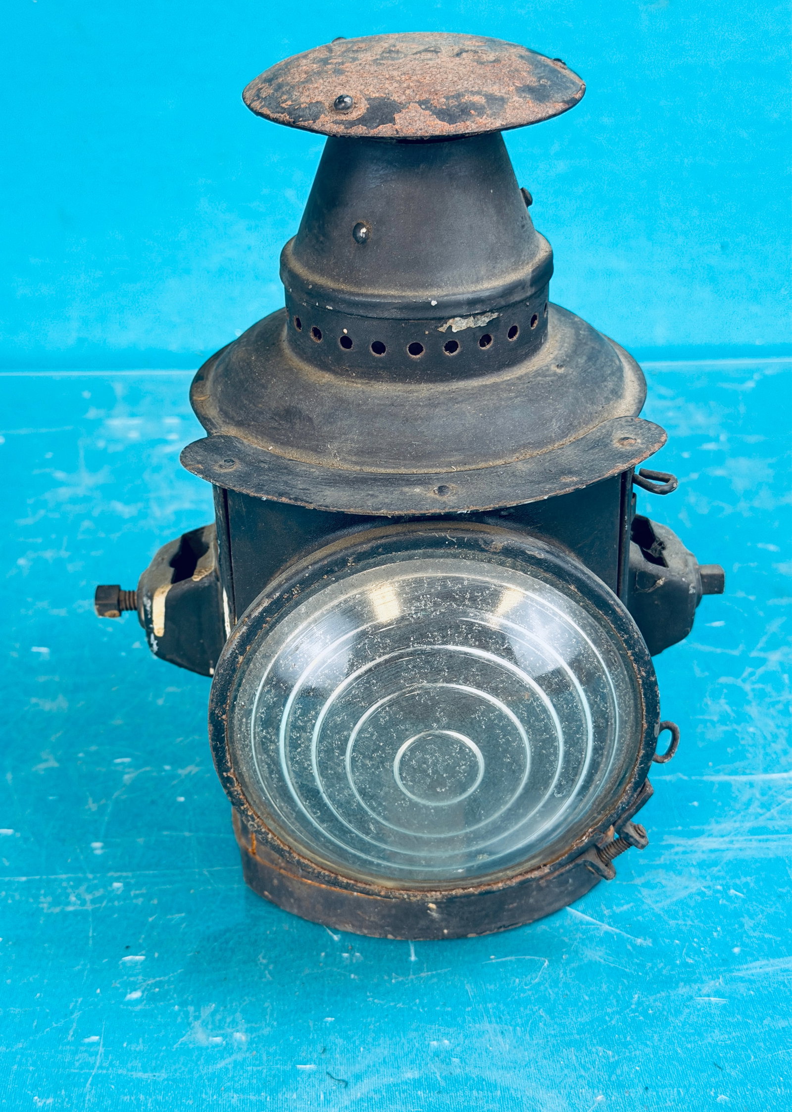 Antique Adlake Kerosene Lamp: Antique Adlake Kerosene Lamp. Lamp / lantern measures approximately 10 1/2" tall. Condition - some wear and surface oxidation but nothing to excess as shown. In house shipping is available on this lot