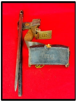 Indian Wars Model 1874 Palmer System Belt Rig: Indian Wars model 1874 Palmer System belt rig consisting of a U.S. plate and leather belt, loops on the brass clasp and U.S. plate. I believe a first pattern .45-70 McKeever cartridge box which is imp