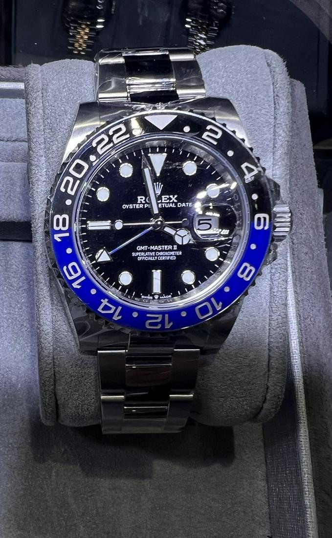 BRAND NEW 2022 GMT MASTER II ROLEX COMES WITH BOX AND P: BRAND NEW 2022 GMT MASTER II ROLEX COMES WITH BOX AND PAPER 40MM -- BRAND NEW 2022 GMT MASTER II ROLEX COMES WITH BOX AND PAPER 40MM #TSD90457v7