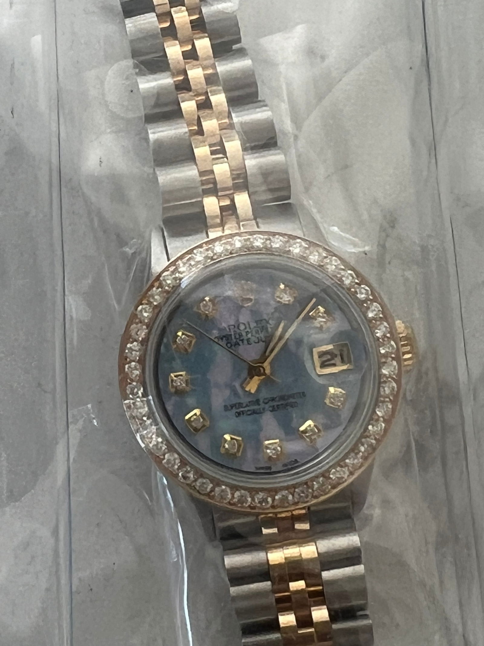 CUSTOM USED 26MM ROLEX W/BLUE MOP DIAMOND DIAL & 0.80 CTTW DIAMOND BEZEL (G: CUSTOM USED 26MM ROLEX W/BLUE MOP DIAMOND DIAL & 0.80 CTTW DIAMOND BEZEL (G-H, SI1-SI2) #3SS10646v8