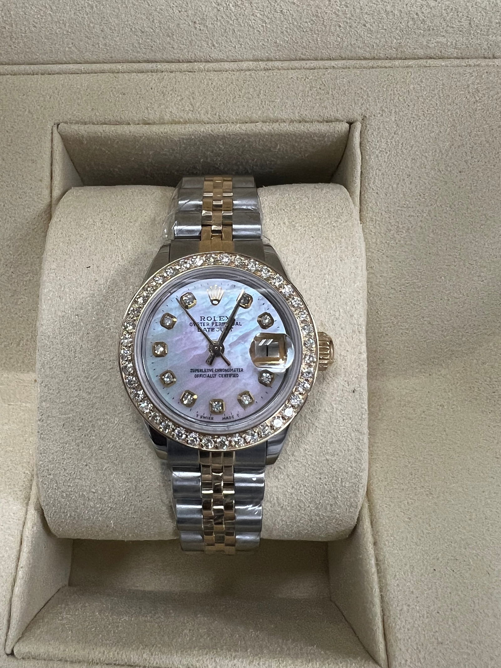 Custom Used Ladies OysterPerpetual Rolex 26mm with 0.80 cttw Diamond (G-H,: Custom Used Ladies OysterPerpetual 26mm with 0.80 cttw Diamond (G-H, SI1-SI2) comes with box and appraisal #3SS94831v7