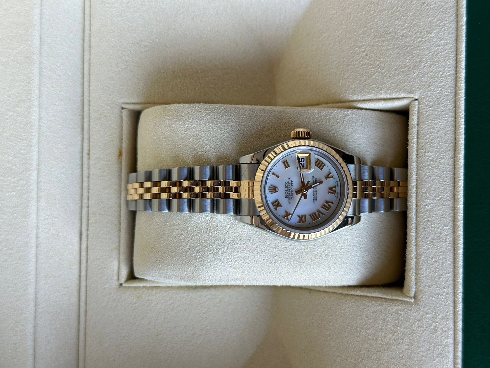 USED 26MM LADIES DATEJUST ROLEX COMES WITH BOX & APPRAISAL: USED 26MM LADIES DATEJUST ROLEX COMES WITH BOX & APPRAISAL #3SS95540v7