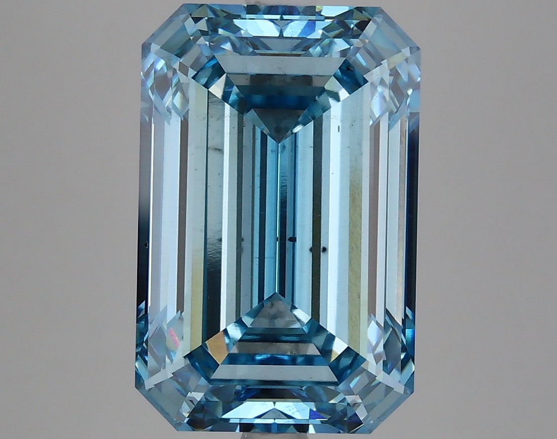 7.23 ctw. VS2 IGI Certified Emerald Cut Loose Diamond (LAB GROWN): IGI Certified Em Cut Loose Diamond (LAB GROWN) - Weight :- 7.23 ctw; Color :- Fancy Vivid Blue; Clarity :-VS2 #3SS24268v15