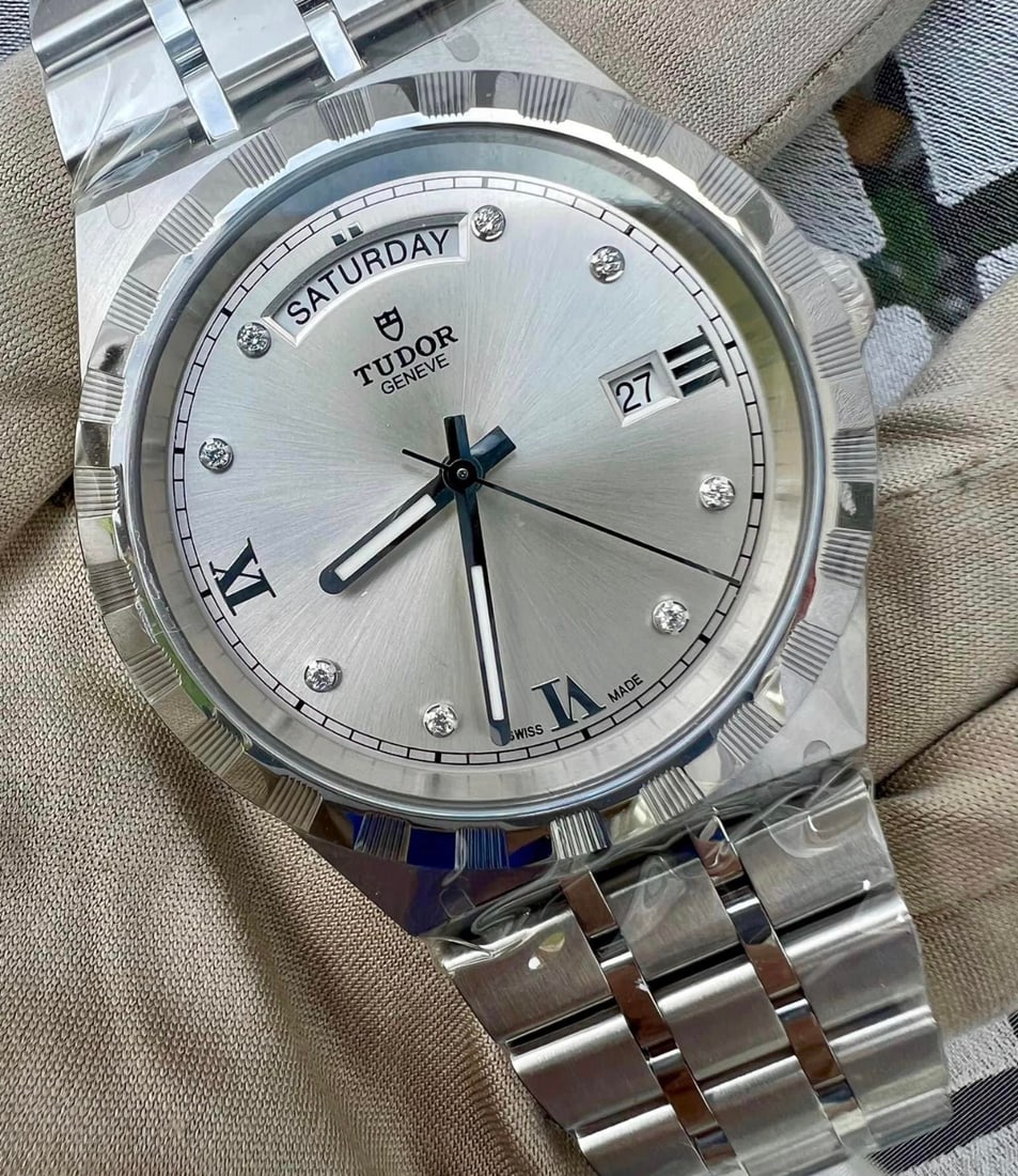 Tudor Comes with Box & Papers: Tudor Comes with Box & Papers #3SS18336v8