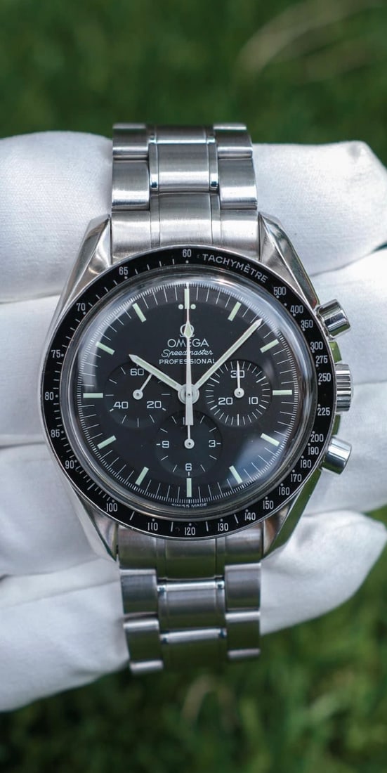 Omega Speedmaster Comes with Box & Papers: Omega Speedmaster Comes with Box & Papers #3SS18329v8