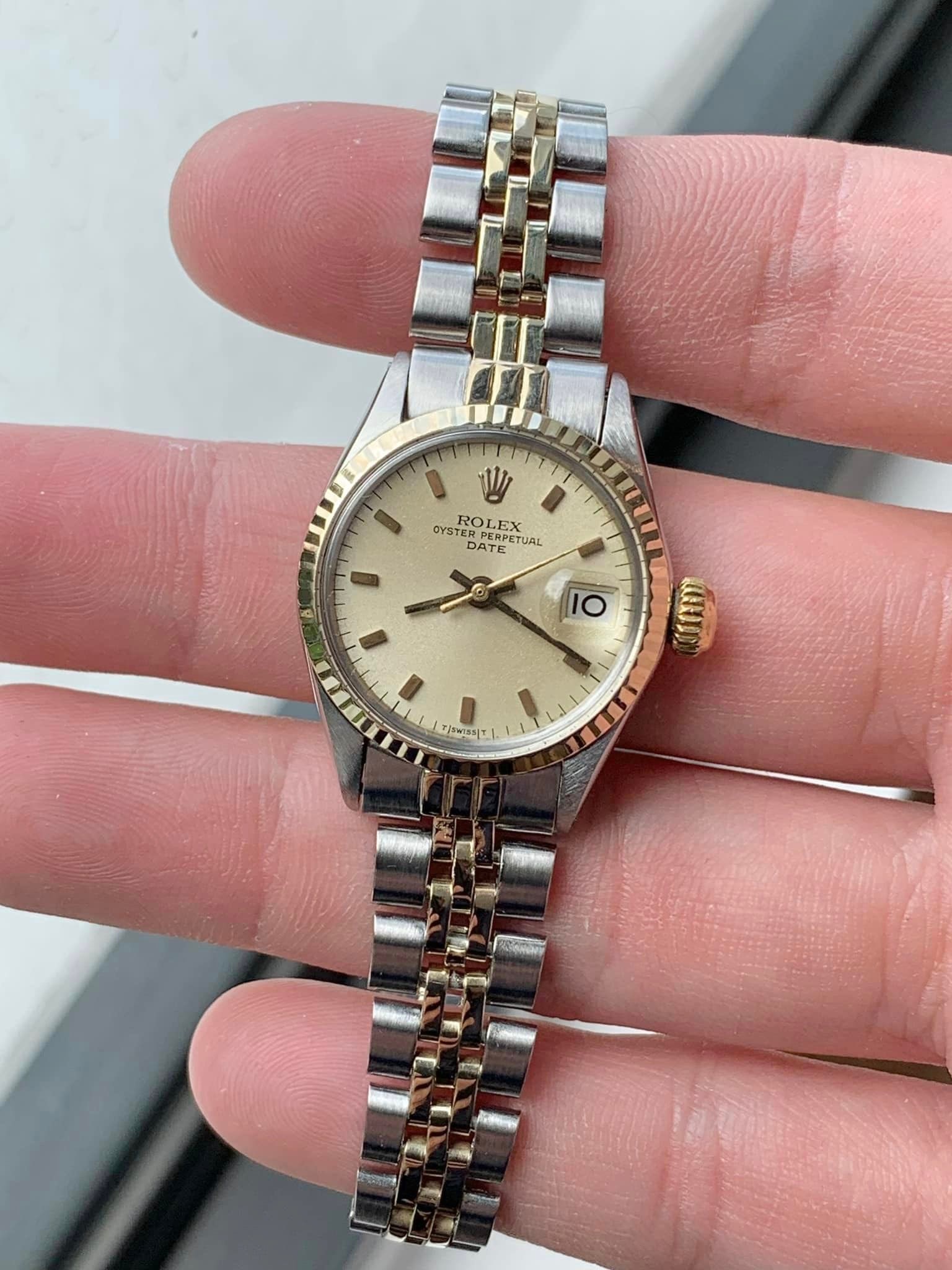 Used 26mm Ladies Datejust Oysterperpetual Two-Tone comes with box and appra: Used 26mm Ladies Datejust Oyserperpetual Two-Tone comes with box and appraisal upon request #3SS95554v7