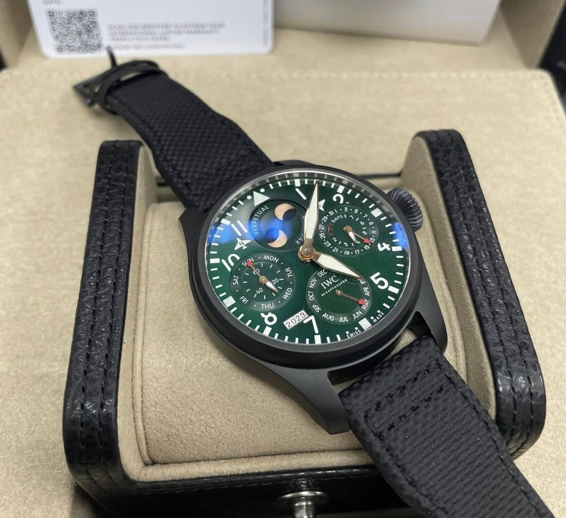 IWC Watch Comes with Box & Papers: IWC Watch Comes with Box & Papers #3SS19796v8