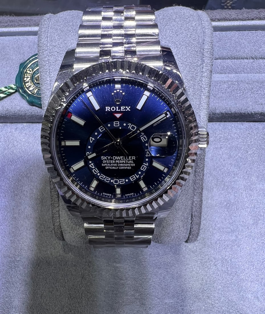 BRAND NEW SKYDWELLER ROLEX 41MM COMES WITH BOX AND PAPER: BRAND NEW SKYDWELLER ROLEX 41MM COMES WITH BOX AND PAPER #3SS90461v7