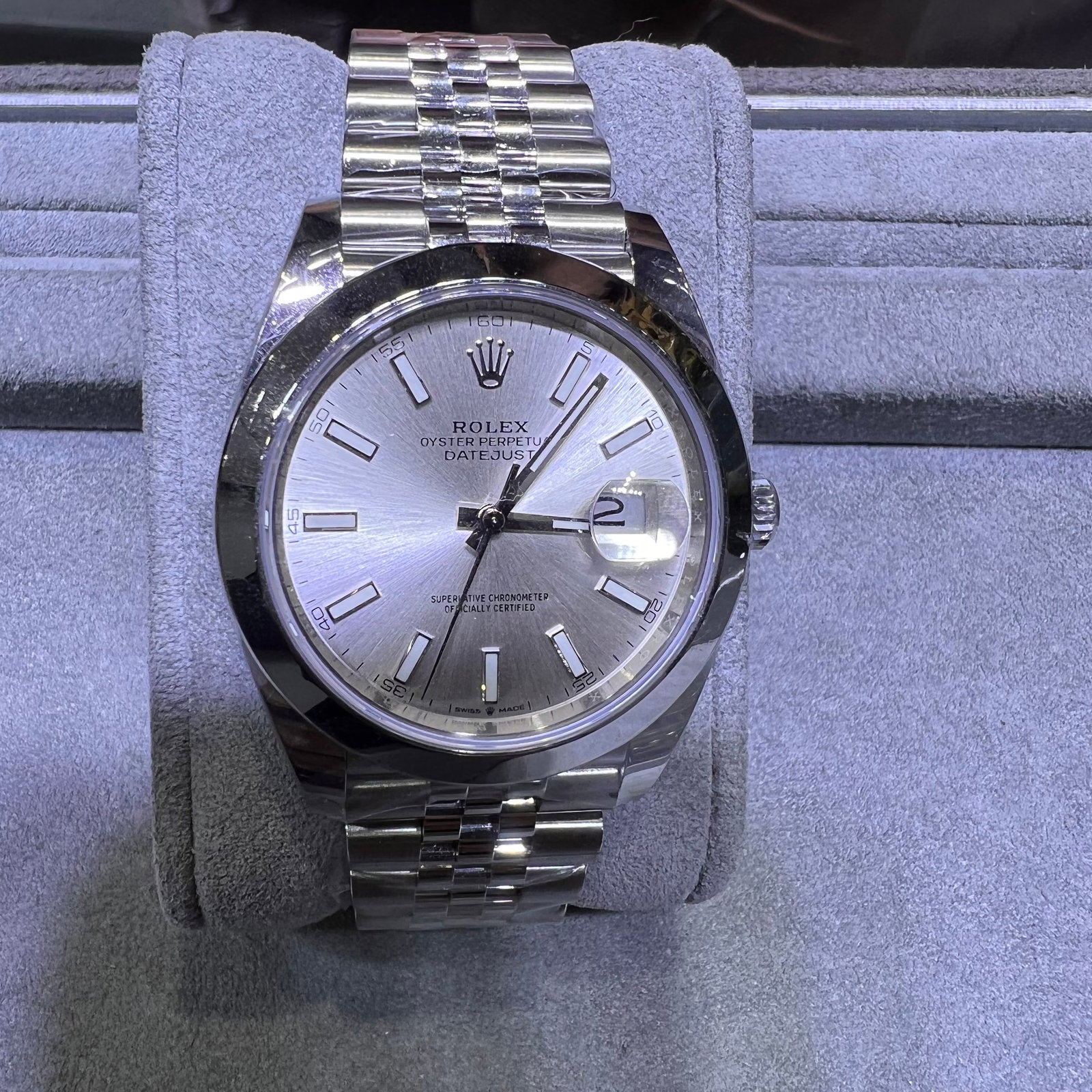 Brand New Oysterperpetual Rolex Datejust 41mm SmoothBezel: Brand New Oysterperpetual Rolex Datejust 41mm SmoothBezel Comes with Box and Papers #3SS73924v7