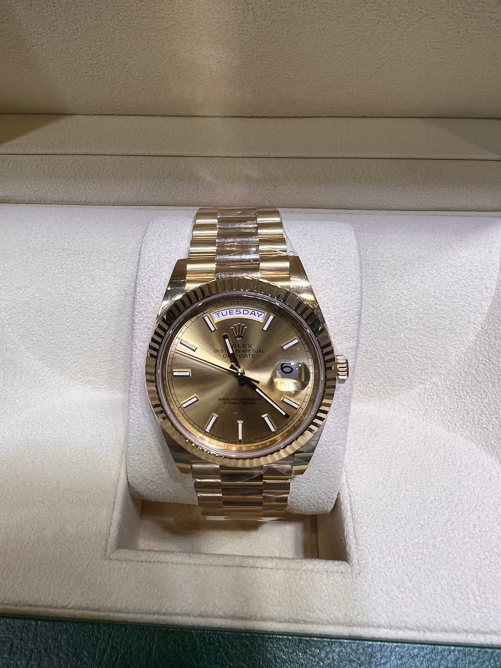 BRAND NEW DAY DATE OYSTERPETUAL IN GOLD 41MM COMES WITH BOX AND PAPERS: BRAND NEW DAY DATE OYSTERPETUAL IN GOLD 41MM COMES WITH BOX AND PAPERS #3SS77113v7