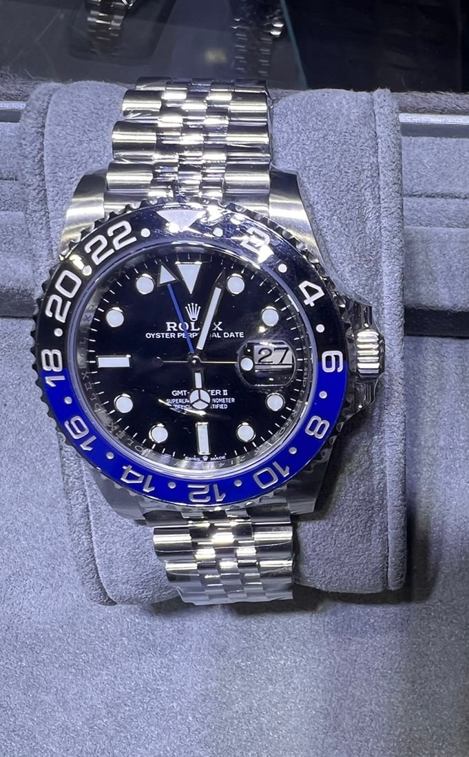 NEW GMT MASTER II BATMAN ROLEX COMES WITH BOX AND PAPER 40MM: NEW GMT MASTER II BATMAN ROLEX COMES WITH BOX AND PAPER 40MM #3SS90458v7