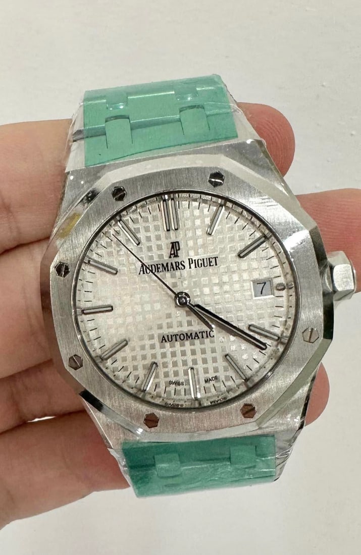 Audemars Piguet Ref 15450ST White Dial Comes with Box & Papers: Audemars Piguet Ref 15450ST White Dial Comes with Box & Papers #3SS18290v8