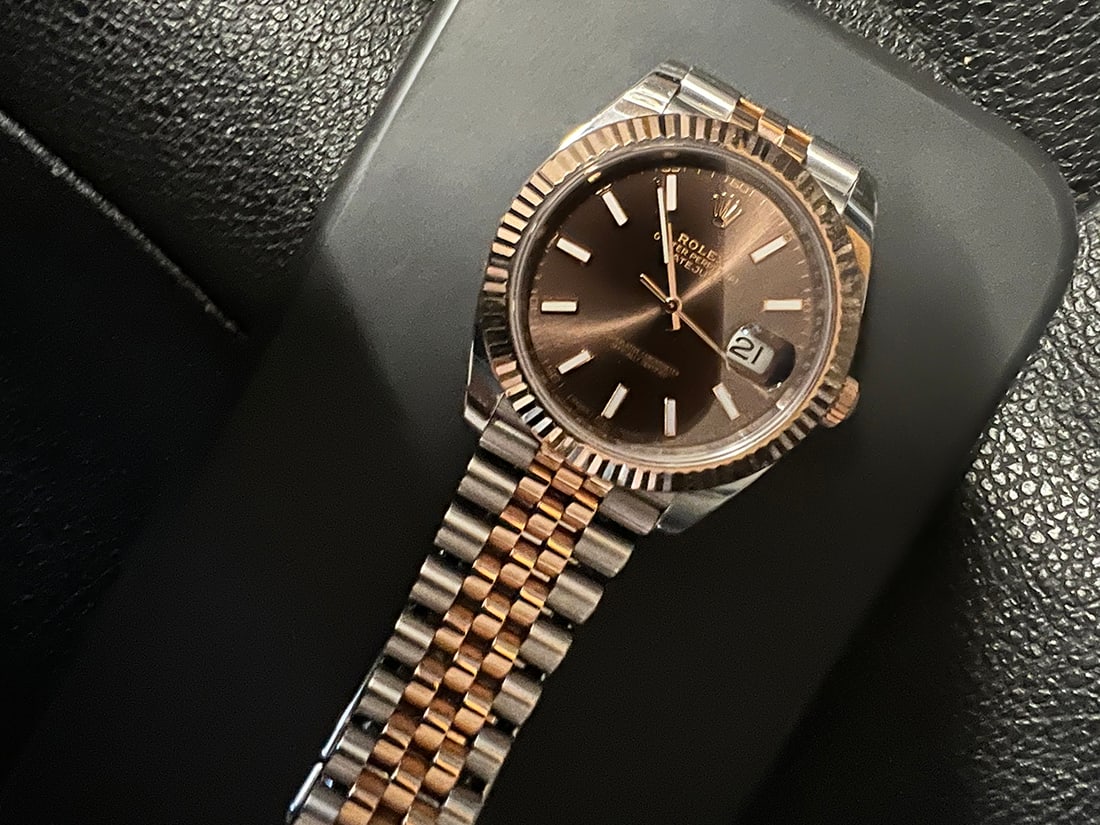 Used OysterPerpetual Rolex Datejust 41mm Everose Gold and Steel: Type: OysterPerpetual, Make: Rolex Case Color: Rose, Dial: Chocalate, Size: 41mm, Band: Jubilee 18k Everose Gold Fluted, Comes with box and papers. #3SS73832v7