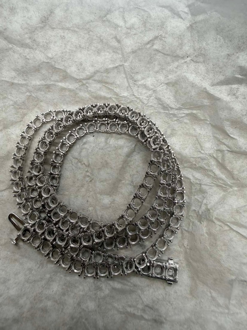 14 K white gold Mounting For Princess bracelet: Total gram: 20.14, 22 inch long size can use 3.4 to 3.7 mm #3SS99282v15