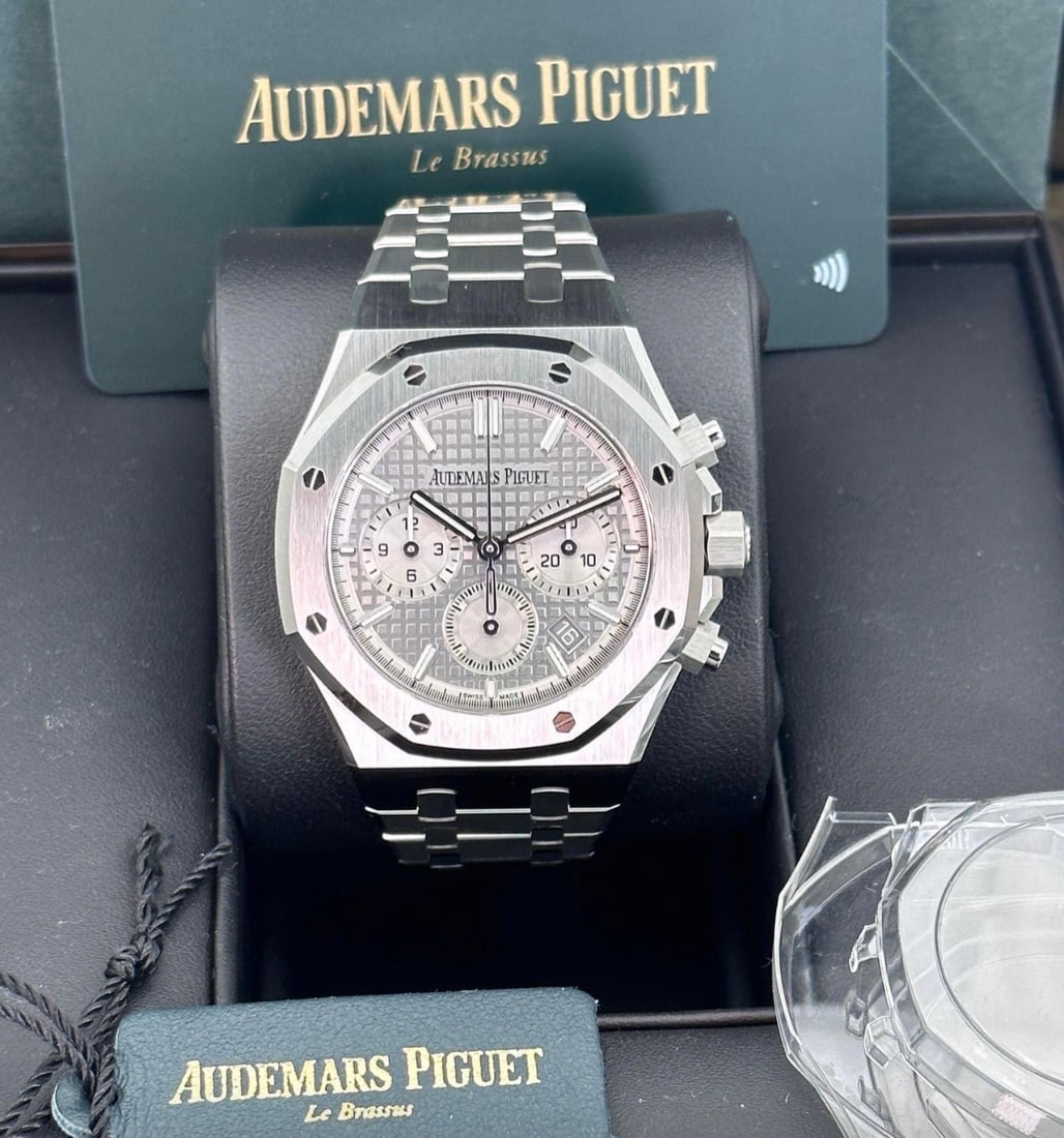 Audemars Piguet Ref26715st.OO.1356ST.02 Chrono 38mm Comes with Box & Papers: Audemars Piguet Ref26715st.OO.1356ST.02 Chrono 38mm Comes with Box & Papers #3SS19783v8