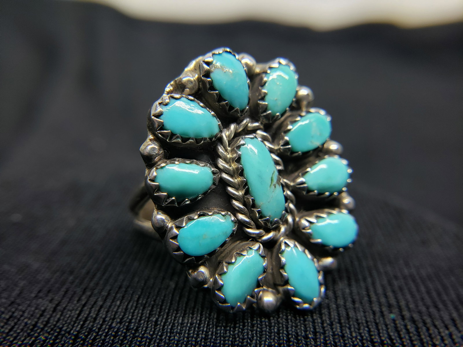 Vtg. Sterling Native American Turquoise Ring Size 6.5: Vtg. Sterling Native American Turquoise Ring Size 6.5 17mm. Tested sterling silver but unmarked. Sold as white metal. 1'' Long and 26/32 Wide