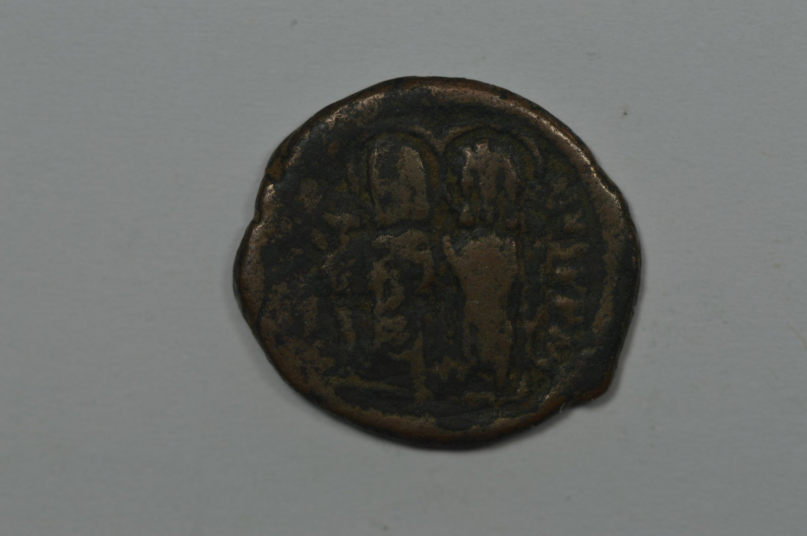 Byzantine Empire. Justin II (565-578). Bronze 1/2 Folli (1 of 2)