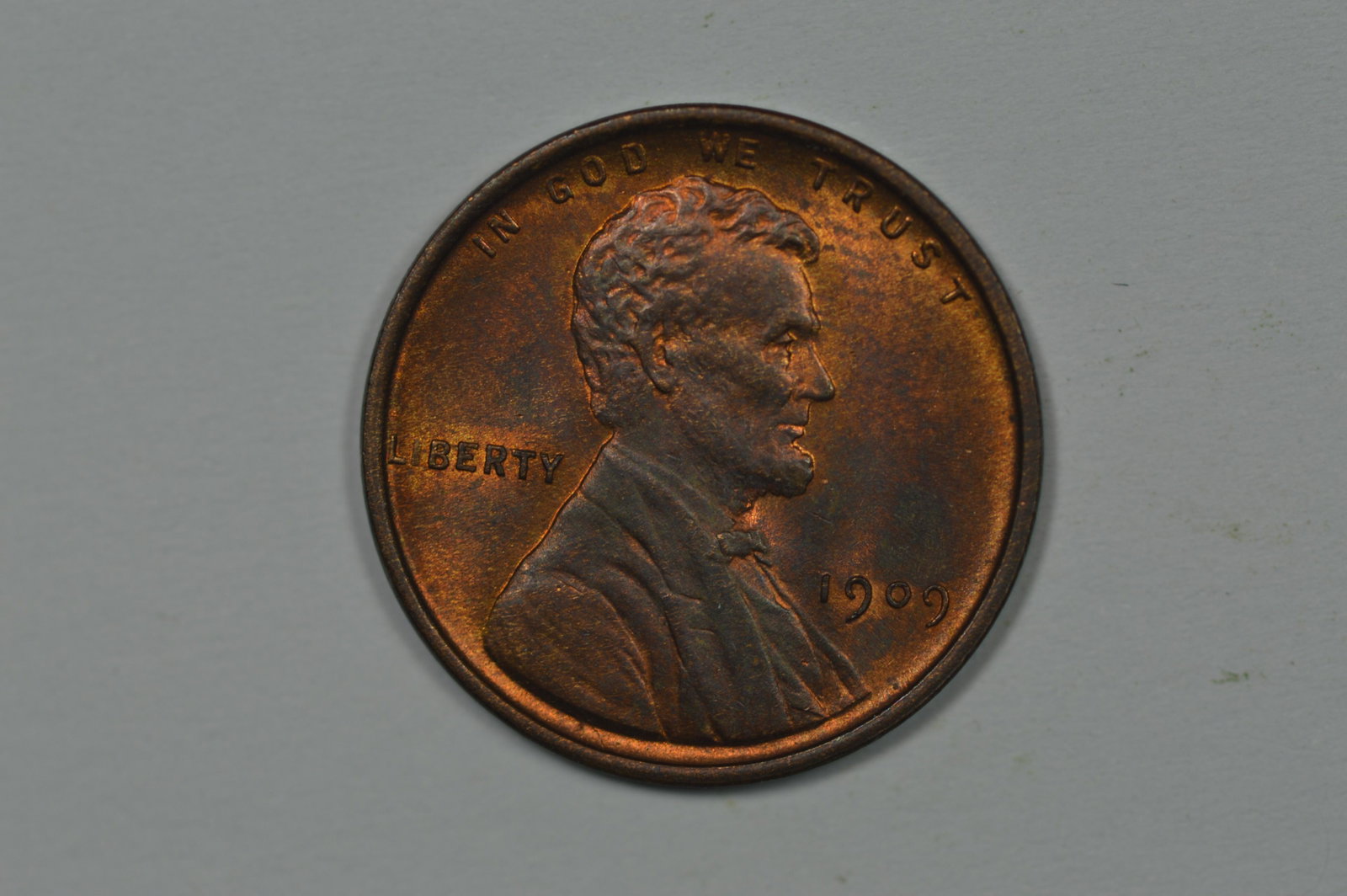 1c 1909 Lincoln. A handsome Ch BU or better example tha: 1c 1909 Lincoln. A handsome Ch BU or better example that features warm red and brown surfaces on either side.