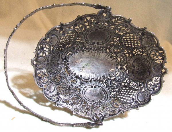 Continental silver pierced basket with swing handle - 2