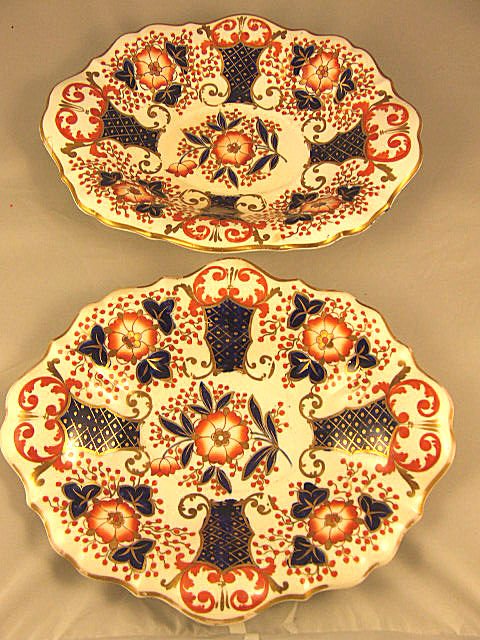 2 Copeland & Garrett Late Spode Felspar Porcelain s: 2 Copeland & Garrett Late Spode Felspar Porcelain serving bowls 9" X 11.5". One in very good condition with some gold wear, 2nd with gold wear and two stress lines top and bottom