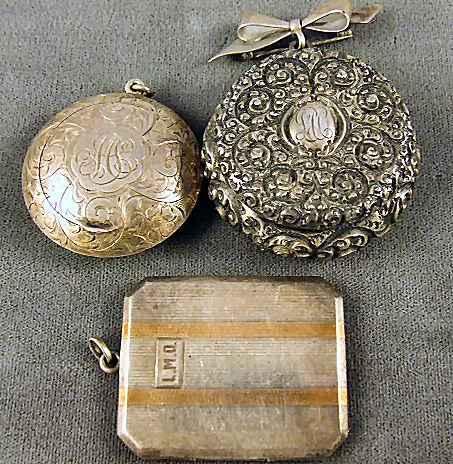 3pcs. 2 Victorian Sterling silver boxes, 1.75" & 1: 3pcs. 2 Victorian Sterling silver boxes, 1.75" & 1.5" in excellent condition, one sterling locket 1.25" X 1.75". Total weight 2.26 troy oz.