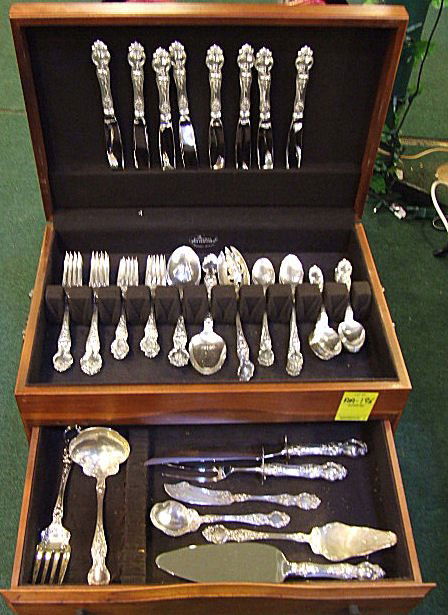 Wallace sterling silver "Violet" pattern flatware: Wallace sterling silver "Violet" pattern flatware set including 16 teaspoons, 8 ice tea spoons, 8 - 8.75" knives, 8 salad/dessert forks, 8 - 7 1/8" forks, sugar spoon, master butter knife, 2 serving s