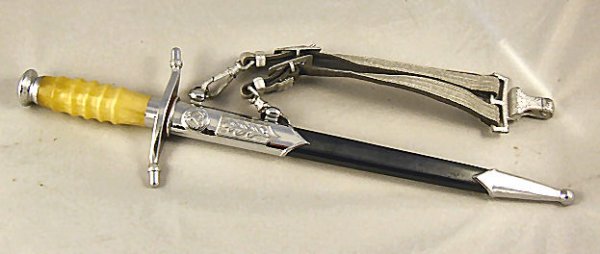 East German dagger w/ hangers, excellent condition: East German dagger w/ hangers, excellent condition, 9.75" blade