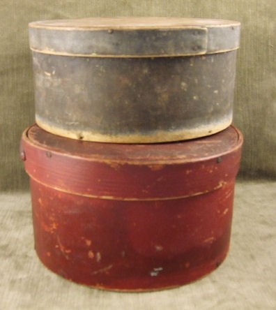 2 painted pantry boxes, green & red, 7.75" dia., 3: 2 painted pantry boxes, green & red, 7.75" dia., 3.5" & 4.5" high