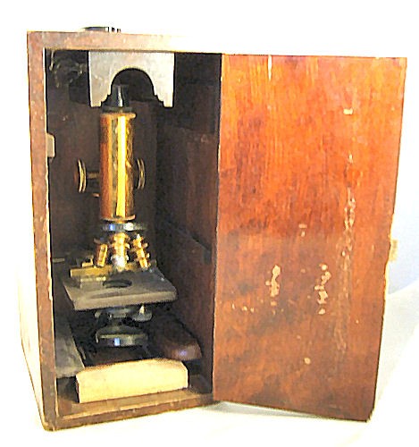 19th C. Spencer microscope No. 41502 w. original b: 19th C. Spencer microscope No. 41502 w. original box. Good mechanical condition, needs cleaning.