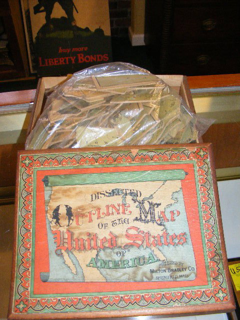Milton Bradley puzzle, Dissected Outline Map of th: Milton Bradley puzzle, Dissected Outline Map of the United States of America, complete, with some damage, (see photo). Wooden Box