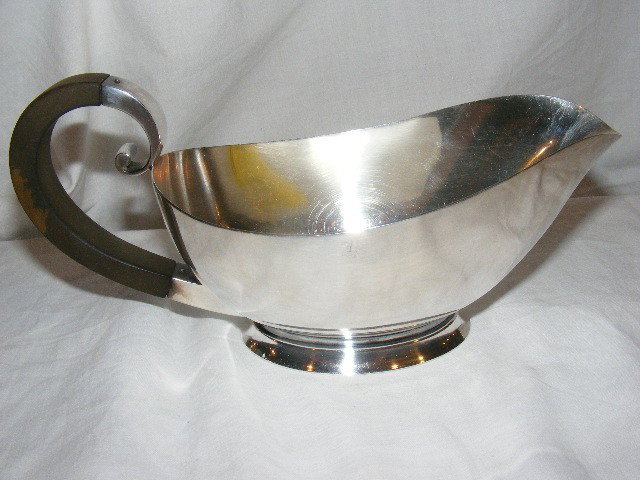 Cohr Denmark sterling silver gravy boat, heavy gau: Cohr Denmark sterling silver gravy boat, heavy gauge, 9.52 troy ounces, 8' handle to spout