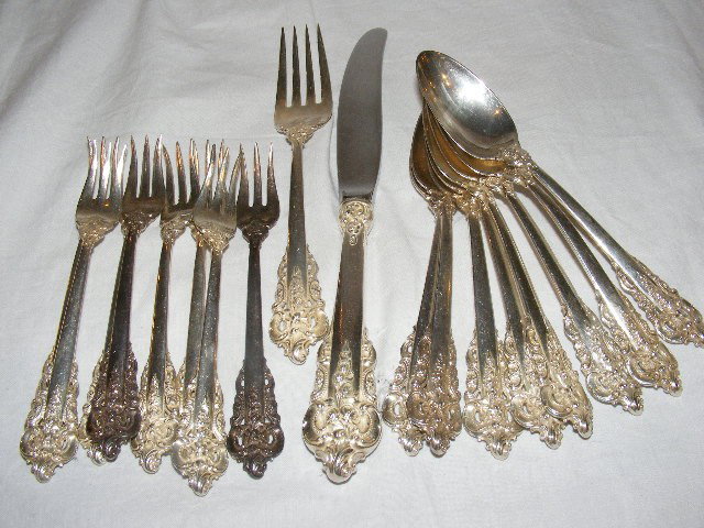 Wallace Grande Baroque sterling flatware, 8 seafoo: Wallace Grande Baroque sterling flatware, 8 seafood forks, 8 teaspoons, 6.5" fork & 9" knife, 16.46 troy ounces not including knife