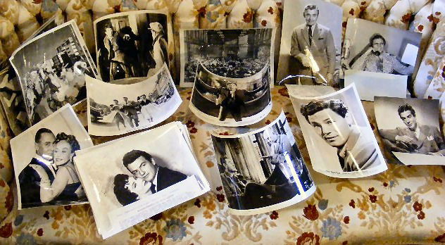 Vintage celebrity lobby cards & press release phot: Vintage celebrity lobby cards & press release photos, 1940's - 50's.Ingrid Bergman, John Agar, Cleo Moore, Maureen O'Hare, etc. 22 black & white photos.